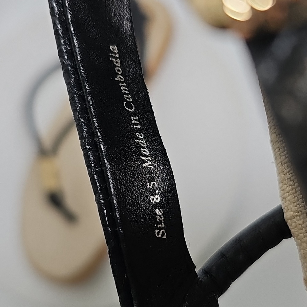 Dolce Vita Black and Tan Sandals - Picture 14 of 15